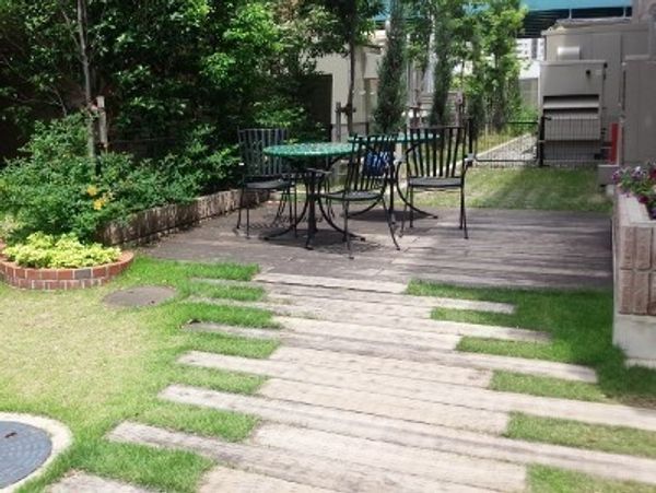 緑豊かな中庭