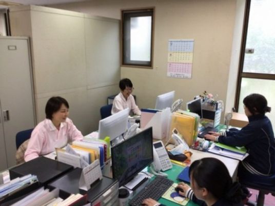 和やかなスタッフの様子