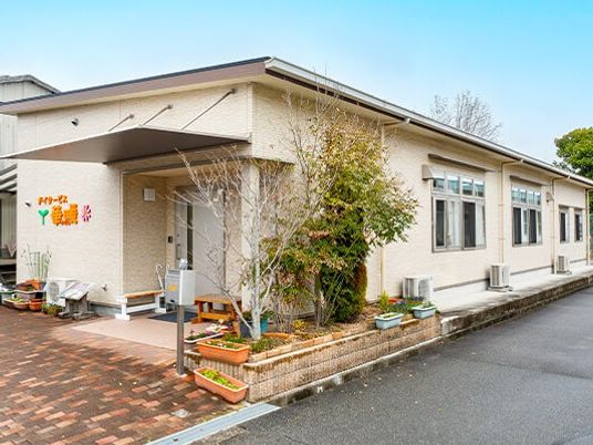 明るい平屋の外観  