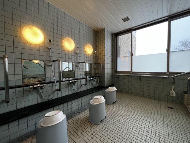 明るい洗面の浴室 浴室 自然光がたっぷりと差し込む明るい空間で、快適にご利用いただけます。