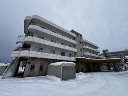 雪が積もる外観