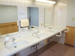 手すり付き洗面台