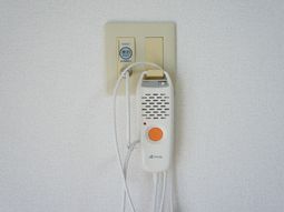 呼出し装置の壁掛け