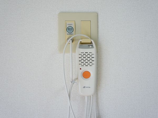 呼出し装置の壁掛け