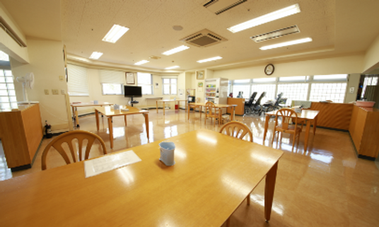広々とした明るい部屋