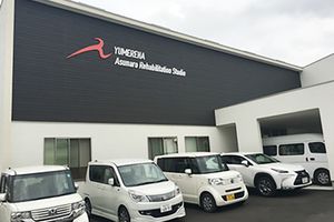 駐車場付きの外観