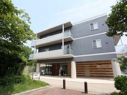 現代的な建物の外観