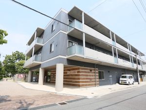 現代的な建物の外観