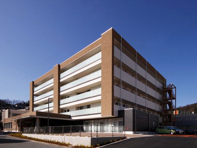 広い建物の外観 外観 モダンな設計の建物で、就業者に快適な環境が提供されることが期待できます。