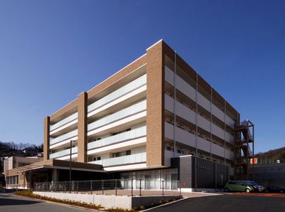 広い建物の外観