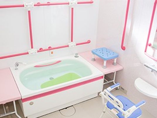 明るい浴室  