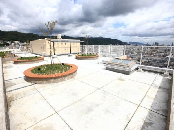 屋上の開放的な空間