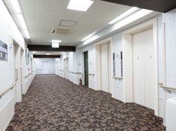 清潔な施設の廊下