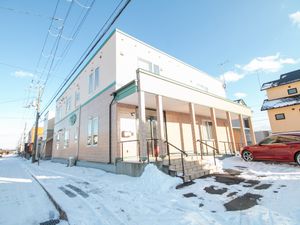 雪の日の施設外観