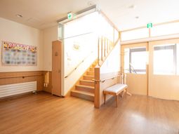 明るい空間の階段室