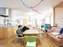 共有スペースの明るい空間