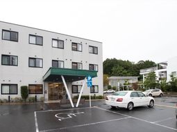 施設の入り口と外観