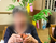楽しむ人と笹飾り