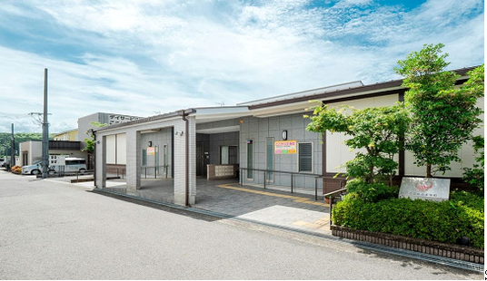 広々とした玄関外観