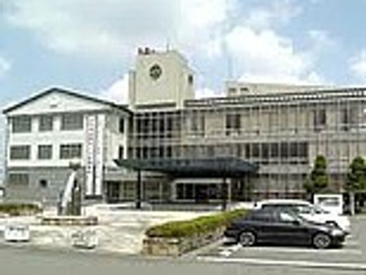 施設の外観と駐車場