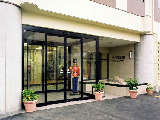 エントランスのナットクラッカー立像