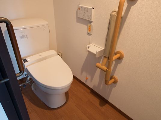 バリアフリー設計のトイレ