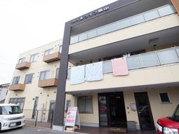 清潔感のある建物正面