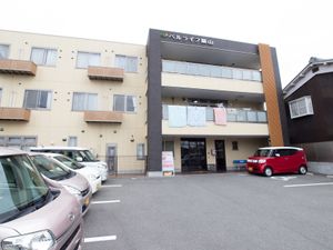 建物前面駐車場付き
