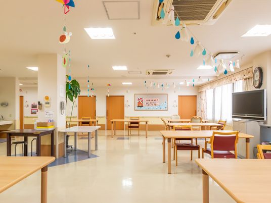 明るく開放的な食堂