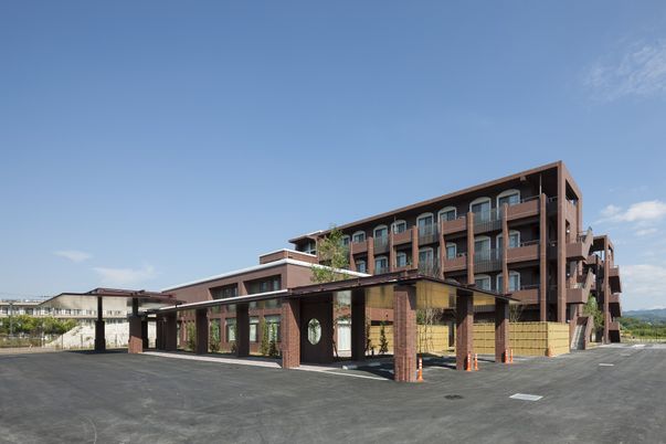 4階建ての建物外観