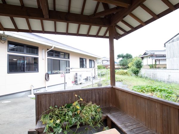 テラスと建物の一部