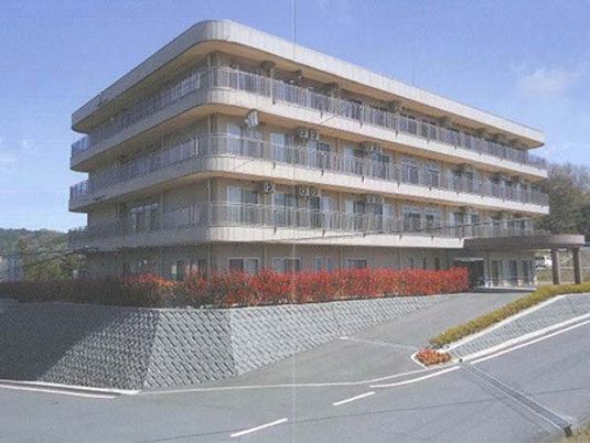 4階建ての外観  