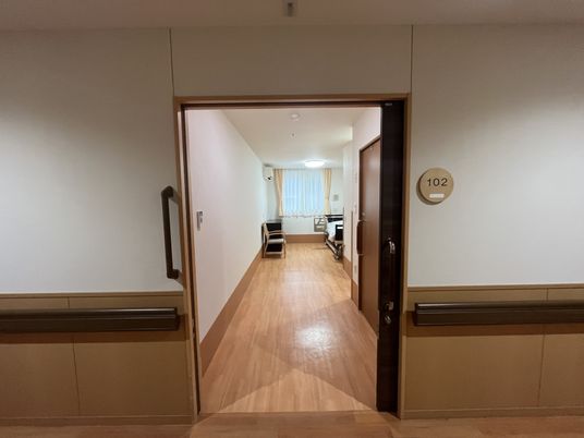 光が差し込む居室