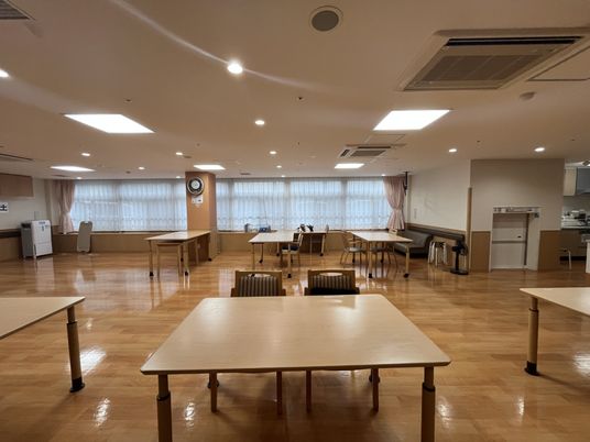 明るいダイニングルーム