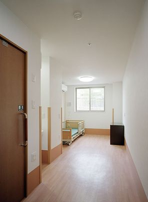 広々とした明るい居室