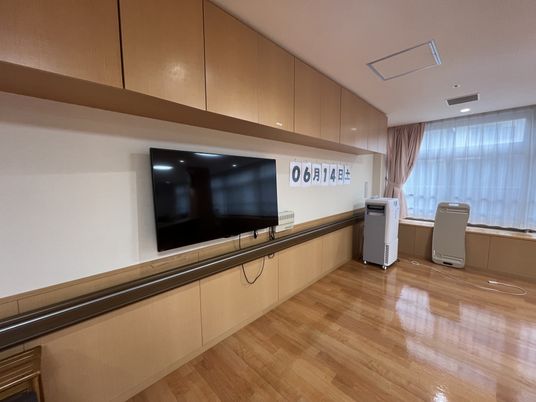 多目的室の広い室内