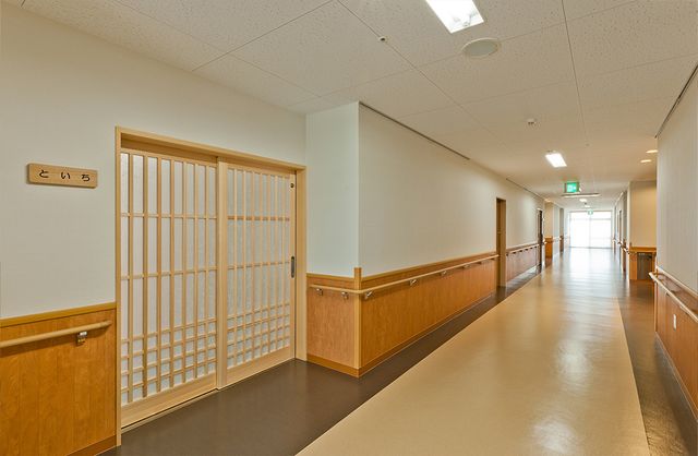 手摺付きの廊下