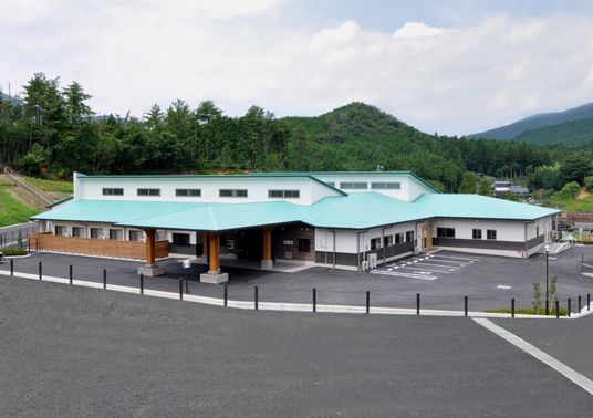 広がる自然の施設外観  