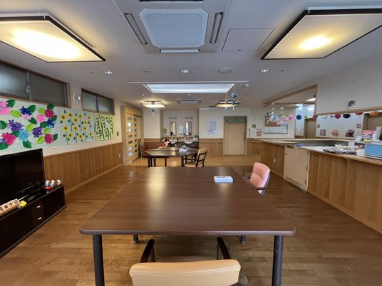 壁飾りのある部屋