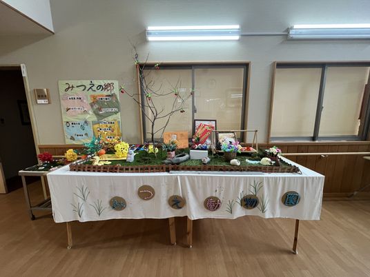 展示物が並ぶテーブル