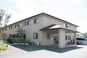 明るい建物外観