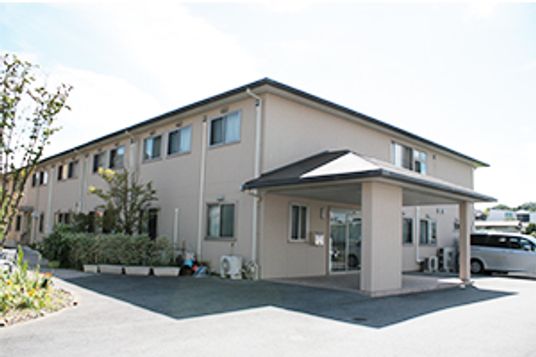明るい建物外観
