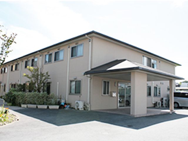 明るい建物外観 外観 自然光に包まれた広々とした建物は、職場環境の良さを感じさせます。快適な空間ですので、働く方にもぴったりです。