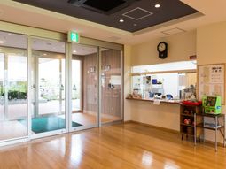 明るいエントランス風景