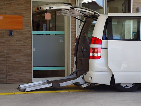 送迎車の出入口  