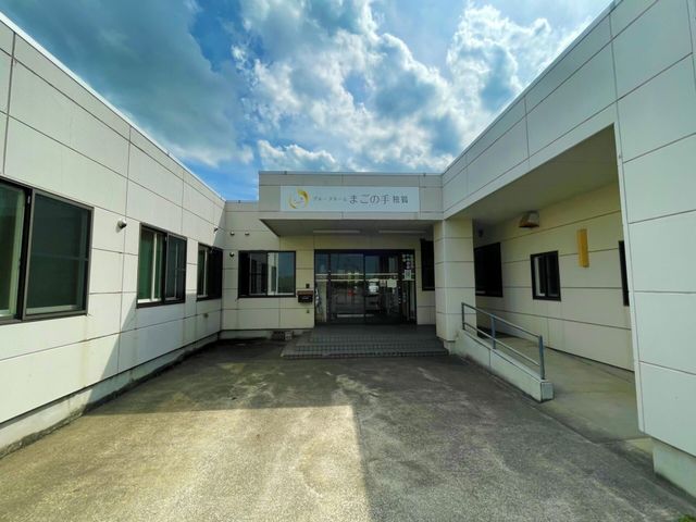 明るい入口の外観 外観 広々とした入口は段差がなく、誰でも安心して出入りしやすい設計です。