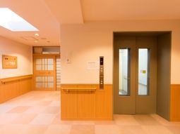 エレベーター付近の廊下