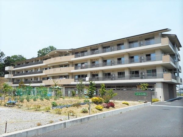 多階層のモダンな建物