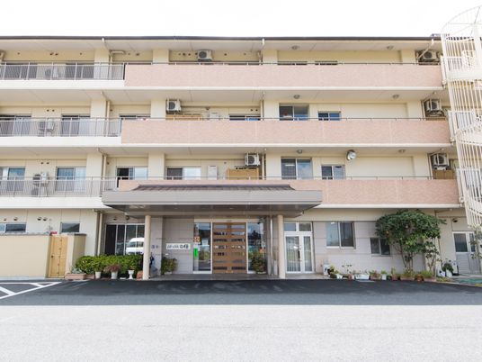 エントランス前の外観