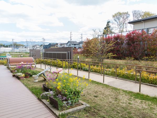 中庭の春の風景